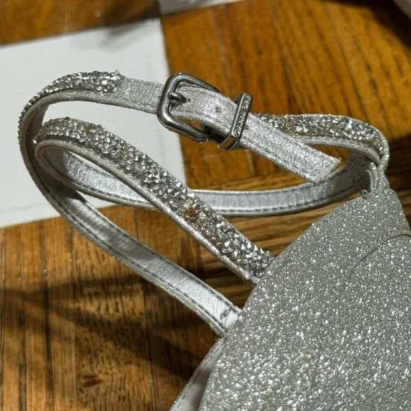 Gianni Bini Maycie “Silver” Ankle Wrap Sandal/Heel Size 7.5 Women - Picture 13 of 13